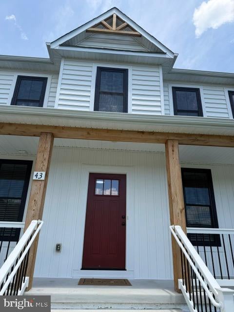 43 LEE STREET