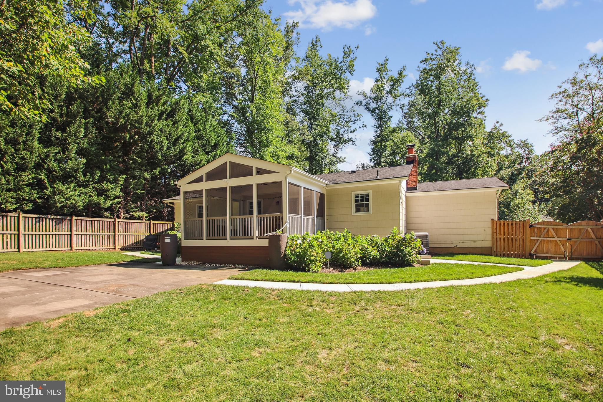 ANNAPOLIS ROADS - Residential