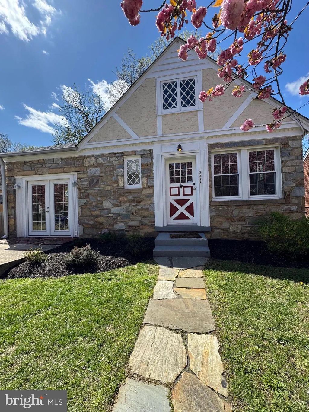 Photo of 862 N Abingdon Street, ARLINGTON, VA 22203 (MLS # VAAR2064336)