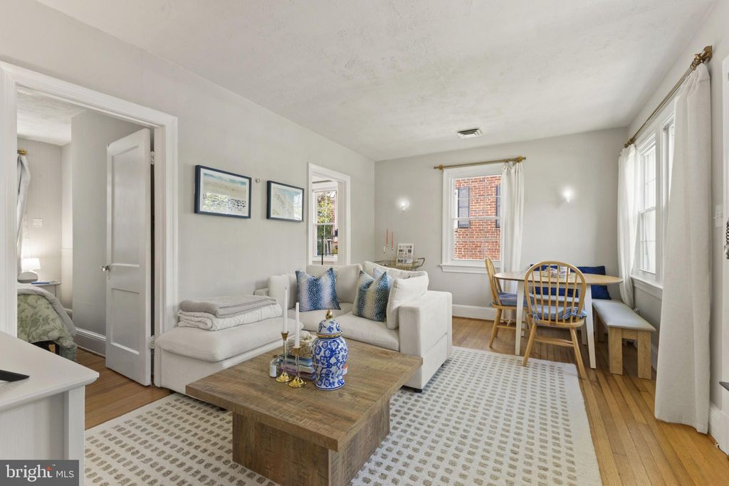 Photo of 862 N Abingdon Street, ARLINGTON, VA 22203 (MLS # VAAR2064336)