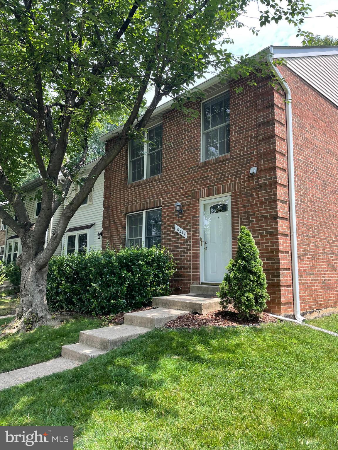 Fully refreshed! New flooring, paint, kitchen cabinets and counters - ready for you to move in. NOTE: backyard will be fenced, but waiting for sign off from the HOA.