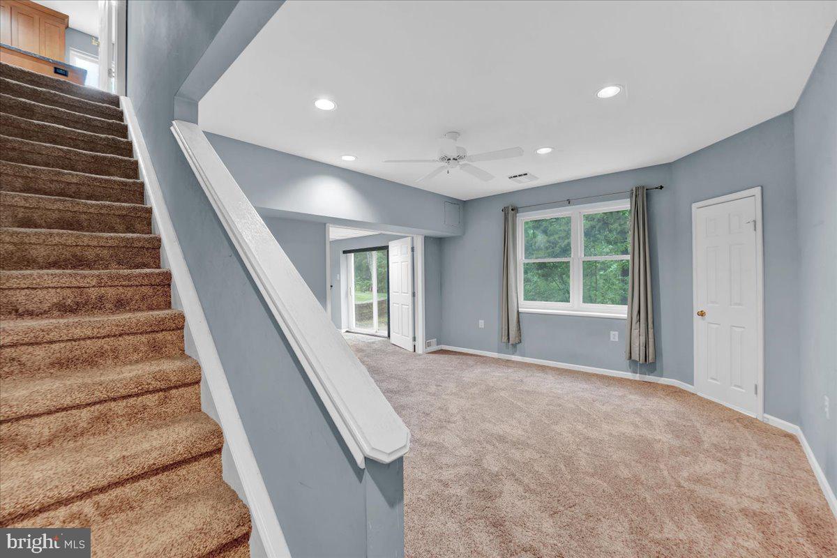 REGENCY KNOLL - Residential