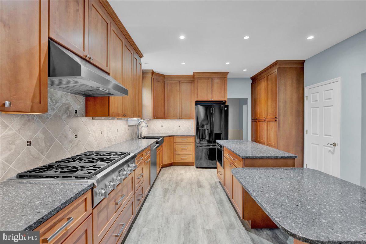 REGENCY KNOLL - Residential