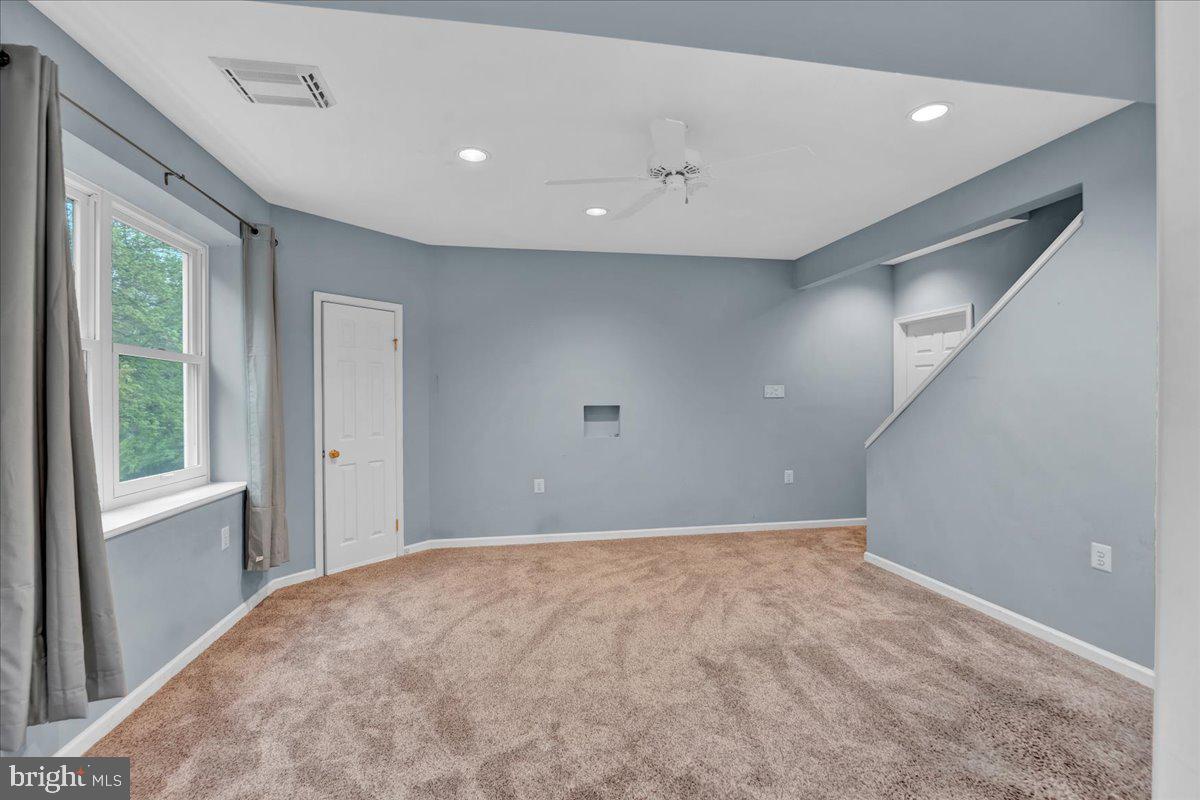 REGENCY KNOLL - Residential