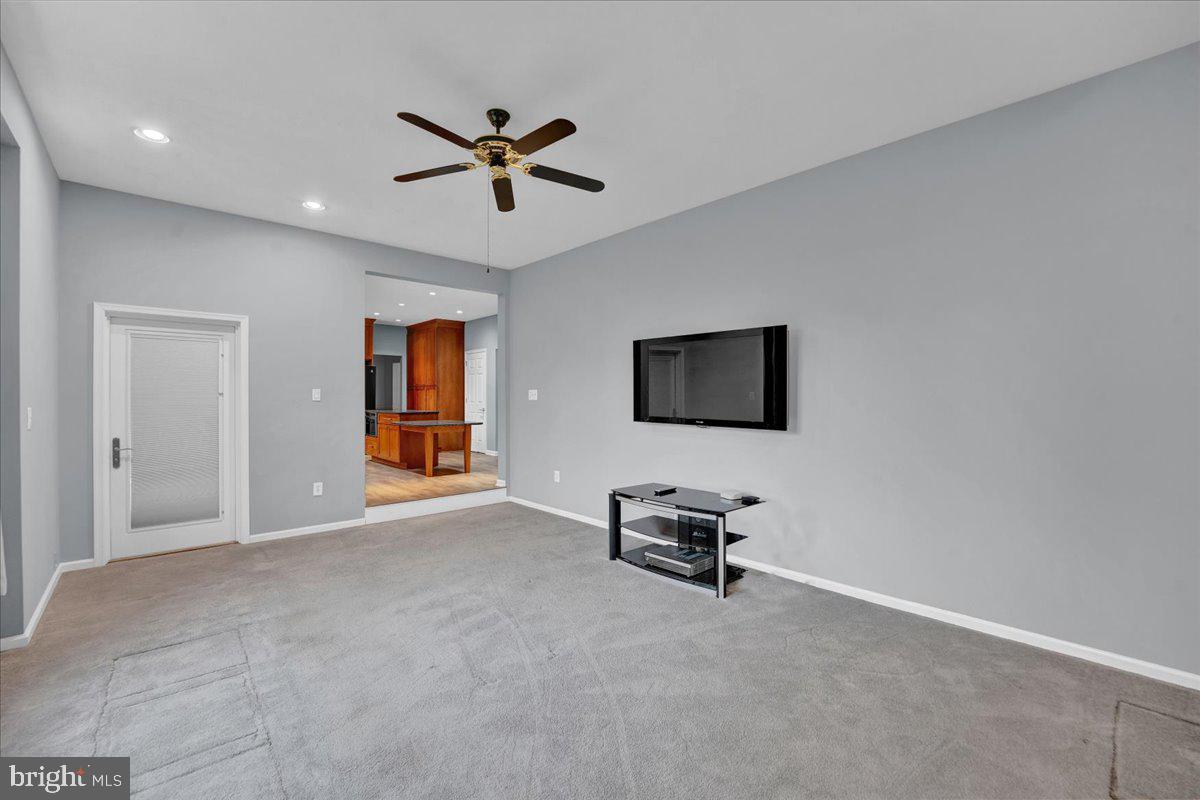 REGENCY KNOLL - Residential