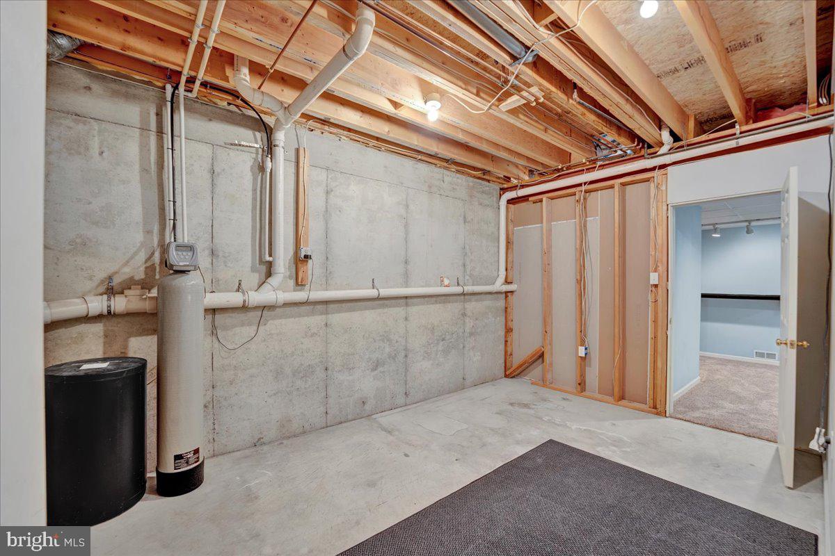 REGENCY KNOLL - Residential