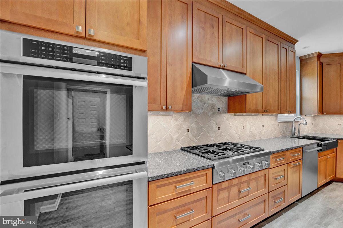 REGENCY KNOLL - Residential