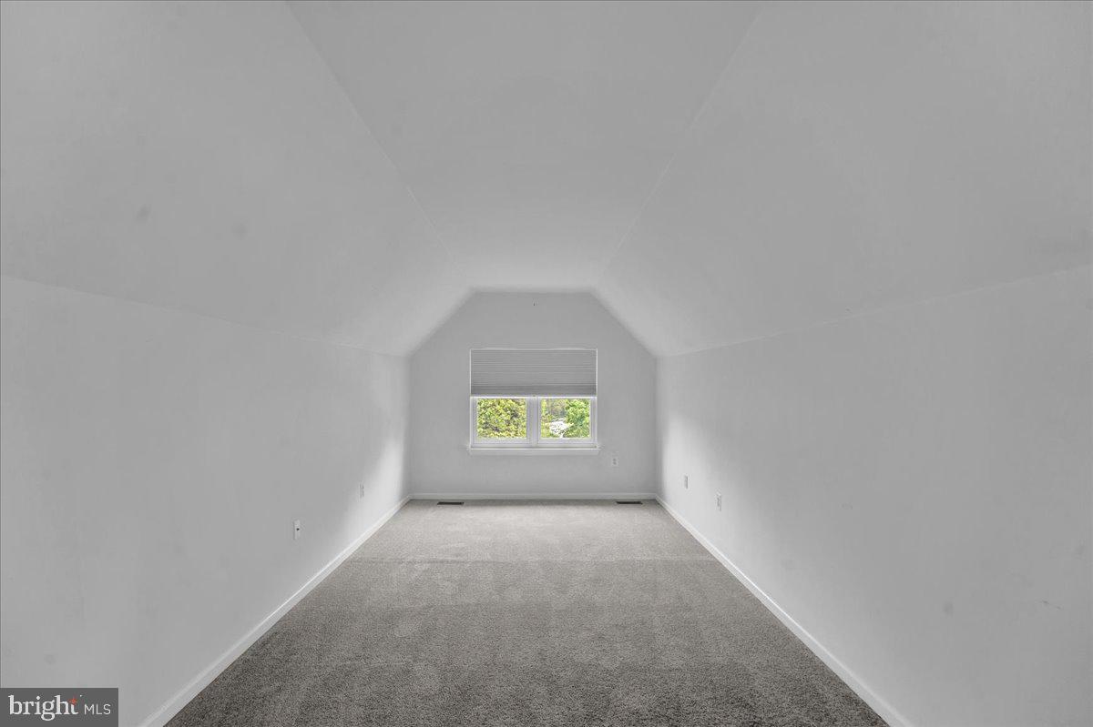 REGENCY KNOLL - Residential