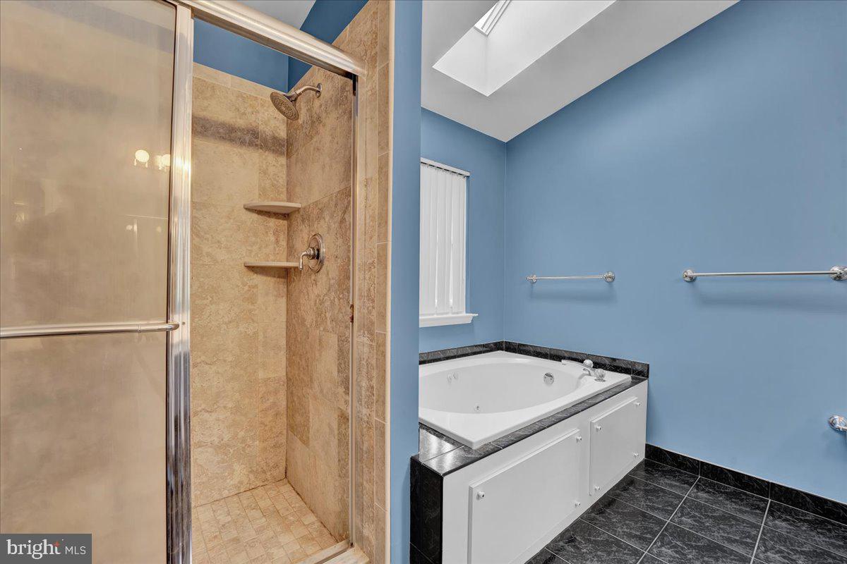 REGENCY KNOLL - Residential