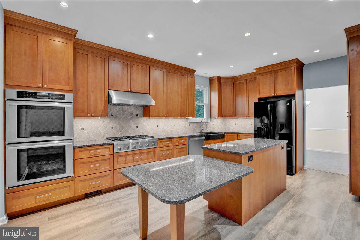 REGENCY KNOLL - Residential