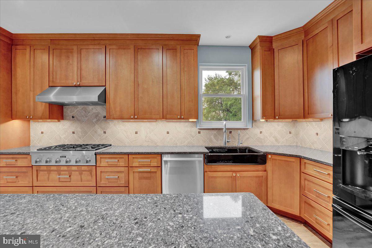 REGENCY KNOLL - Residential