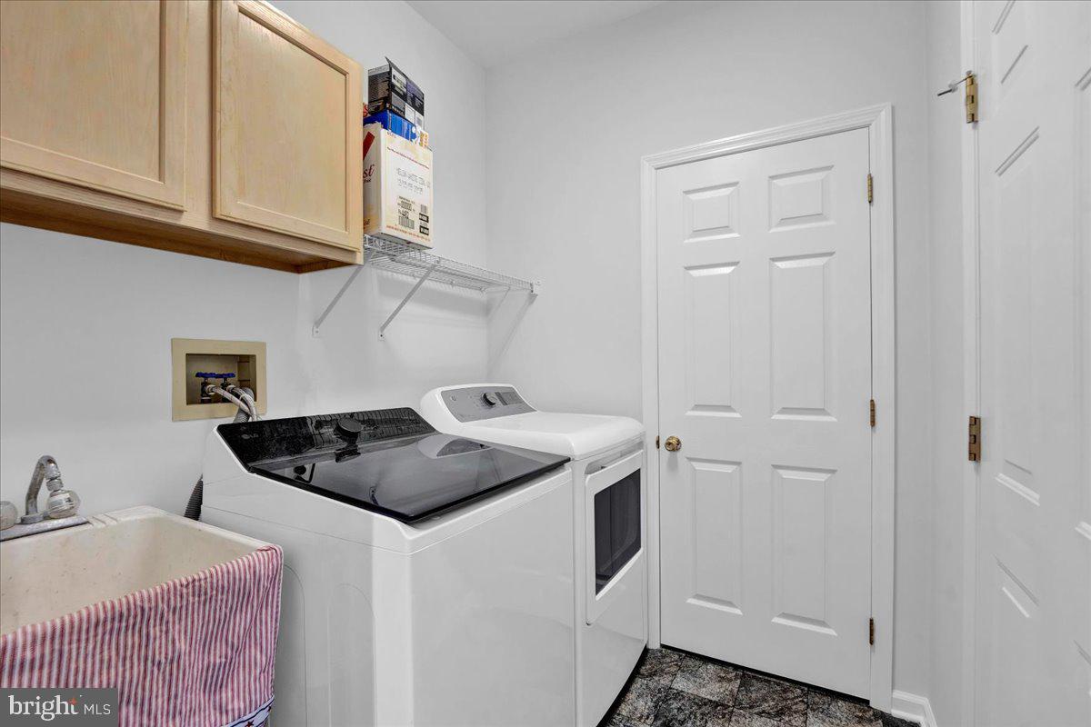 REGENCY KNOLL - Residential