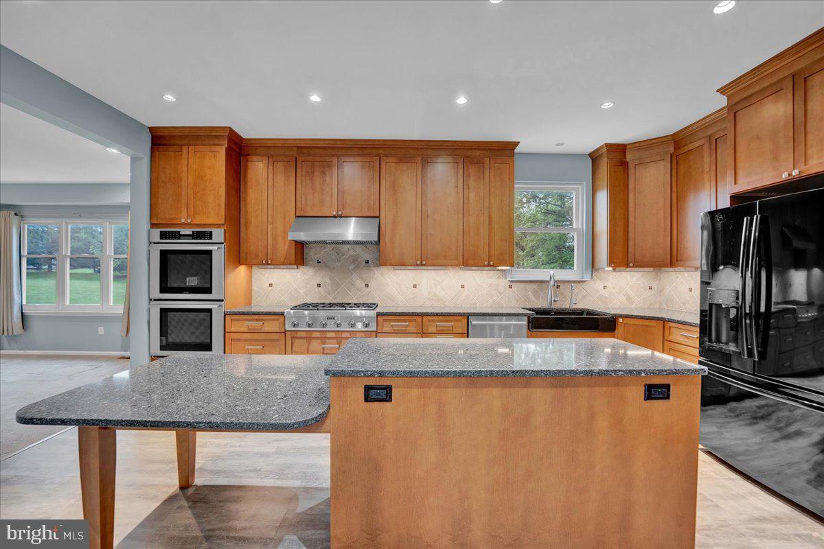 REGENCY KNOLL - Residential