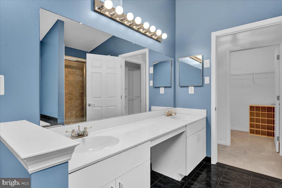 REGENCY KNOLL - Residential