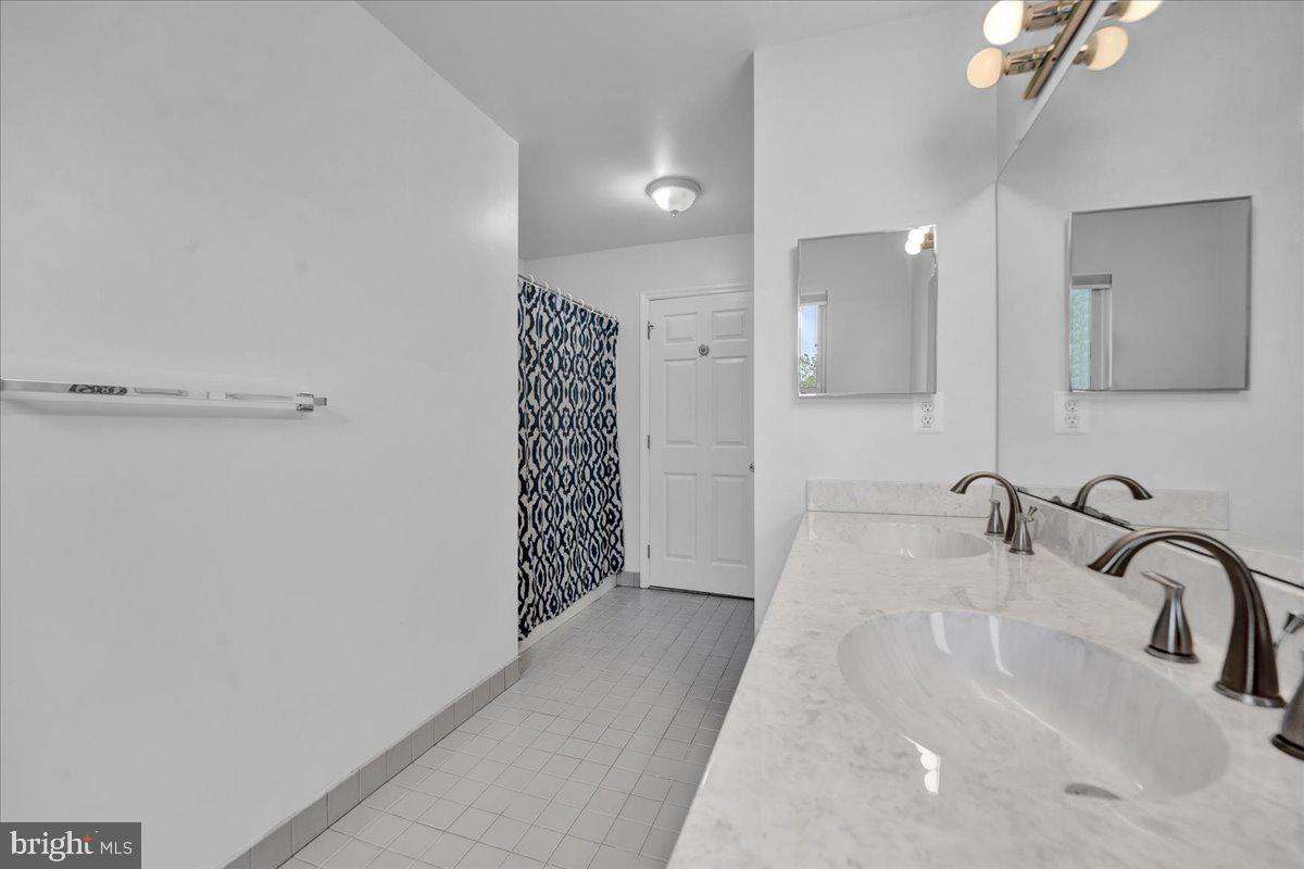 REGENCY KNOLL - Residential