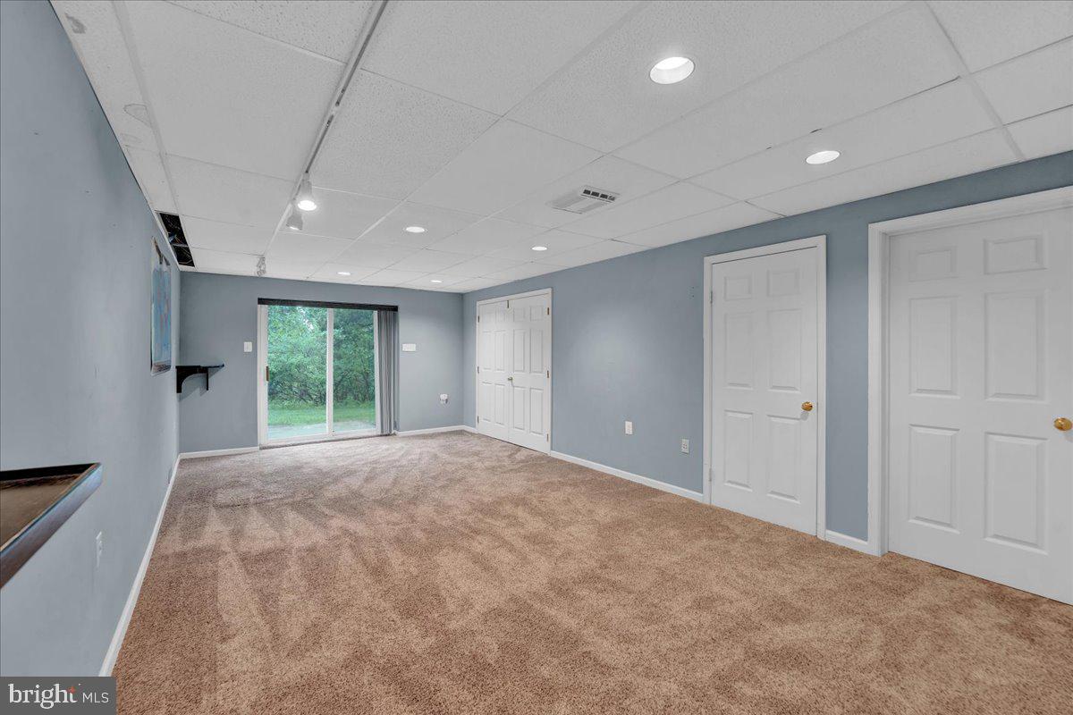 REGENCY KNOLL - Residential