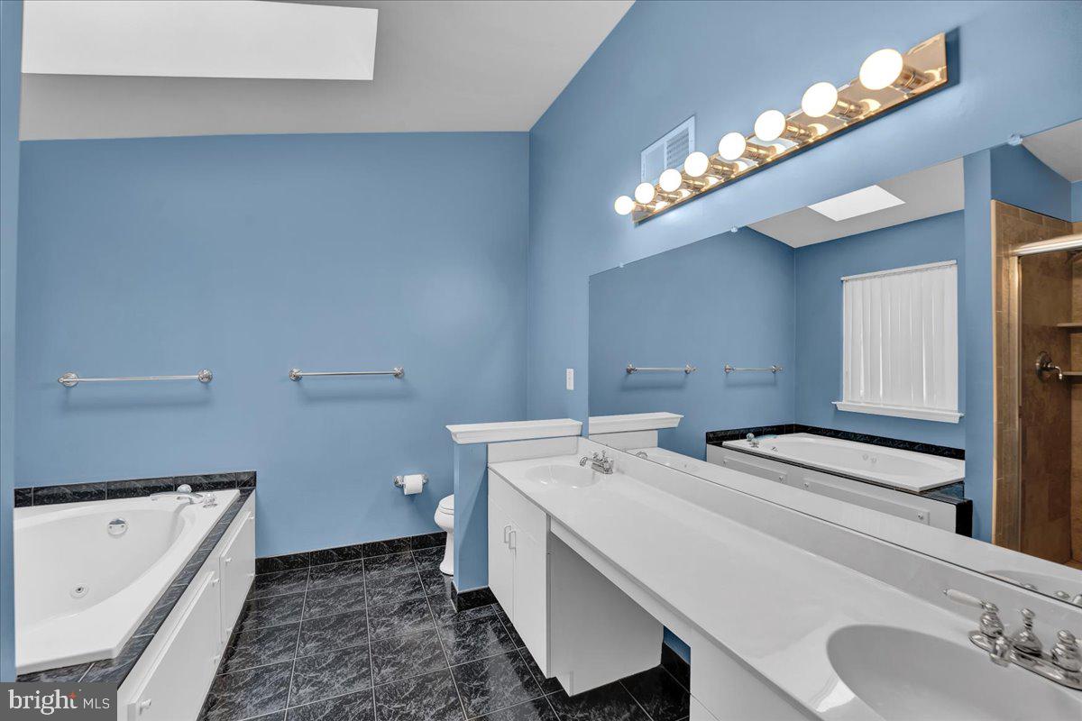 REGENCY KNOLL - Residential