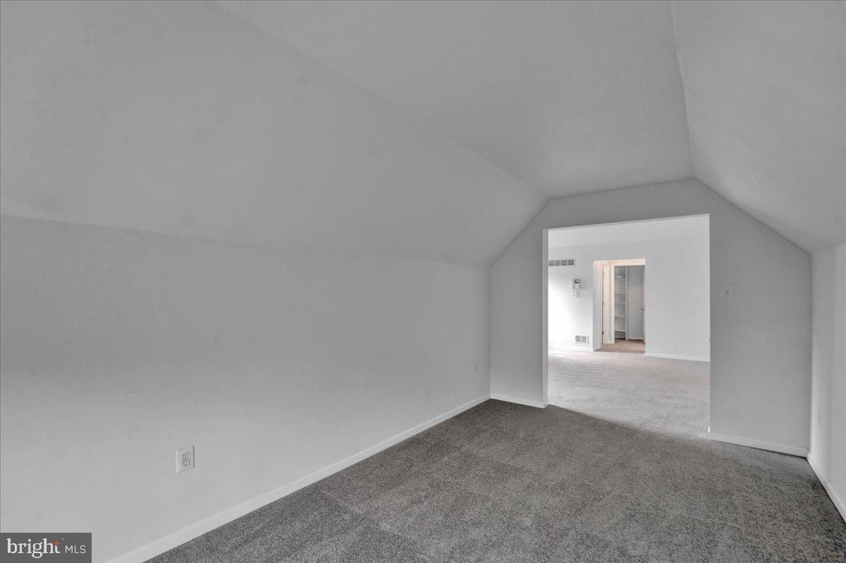 REGENCY KNOLL - Residential