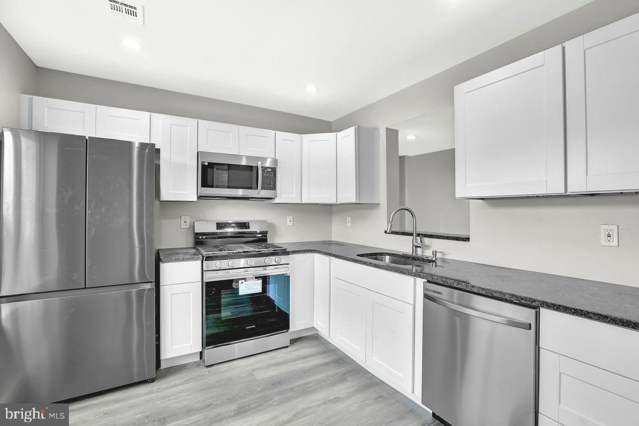 3 VILLANOVA COURT