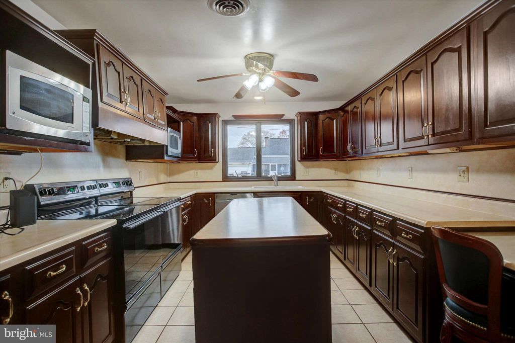 Photo of 158 Colonial Dr, CHAMBERSBURG, PA 17202 (MLS # PAFL2031280)