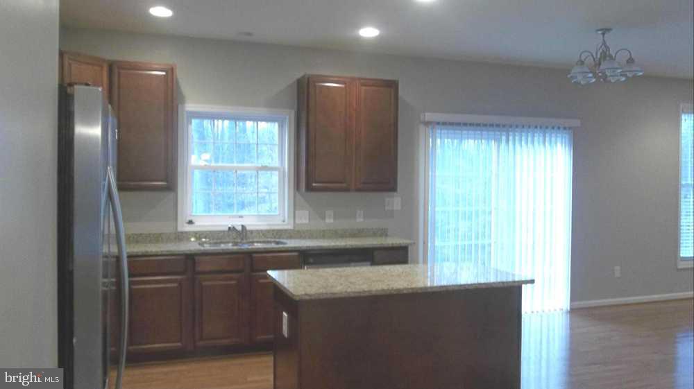 PRESIDENTIAL LAKES - Residential Lease