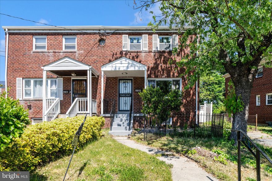 Welcome to 2702 Kenton Place—now fully renovated and thoughtfully upgraded, offering the perfect blend of modern style, comfort, and functionality. This rarely available end-unit townhome shines with abundant natural light, enhanced privacy, and a spacious layout designed for today’s living.
Step inside to discover a bright and open floor plan featuring brand-new flooring, fresh designer paint, and updated lighting throughout. The main level offers an inviting living and dining area that flows seamlessly into a completely renovated kitchen, equipped with sleek cabinetry, modern countertops, and stainless steel appliances—perfect for both everyday living and entertaining.
Upstairs, you’ll find three generously sized bedrooms with ample closet space and a beautifully updated bathroom featuring contemporary finishes. The fully finished lower level adds valuable living space, ideal for a family room, home office, gym, or guest suite.
Situated on a premium end-unit lot, the home includes a private outdoor area with endless possibilities—perfect for relaxing, entertaining, or creating your own outdoor retreat.
Move-in ready and designed to impress, this is a rare opportunity to own a beautifully updated home in a highly desirable location. Schedule your private tour today!