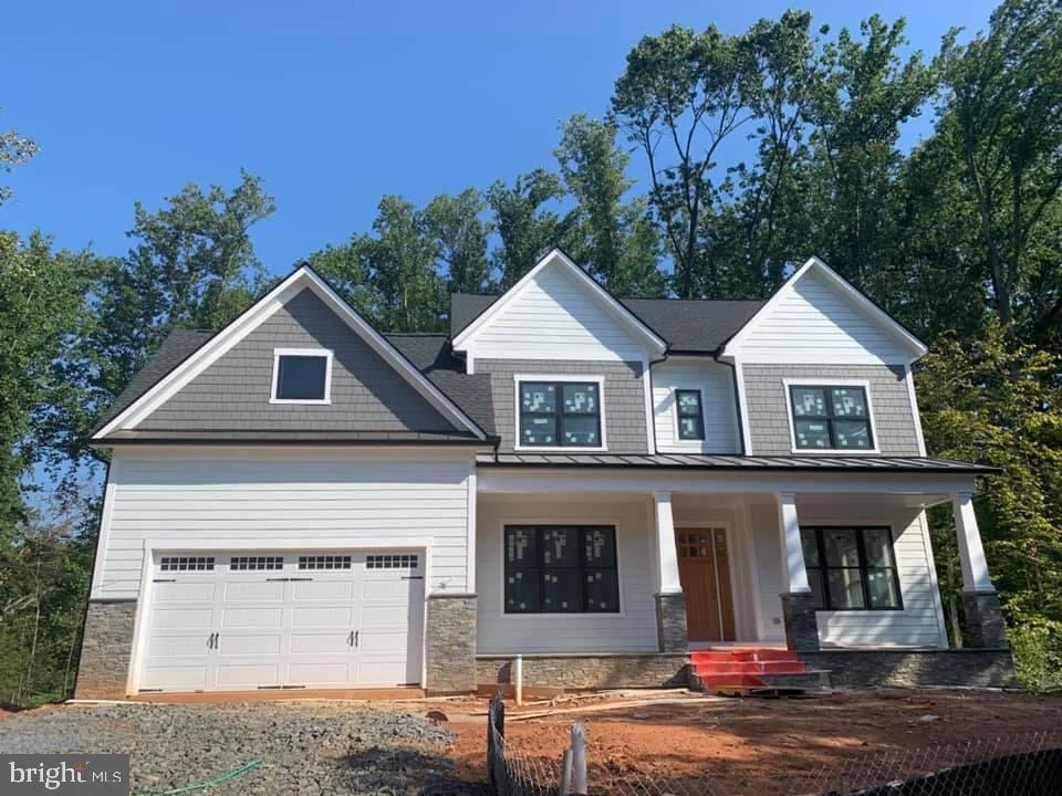7704 Glenister Drive, Springfield, VA 22152
