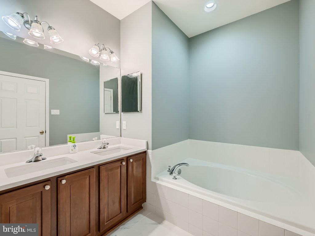 AUTUMN RUN - Residential