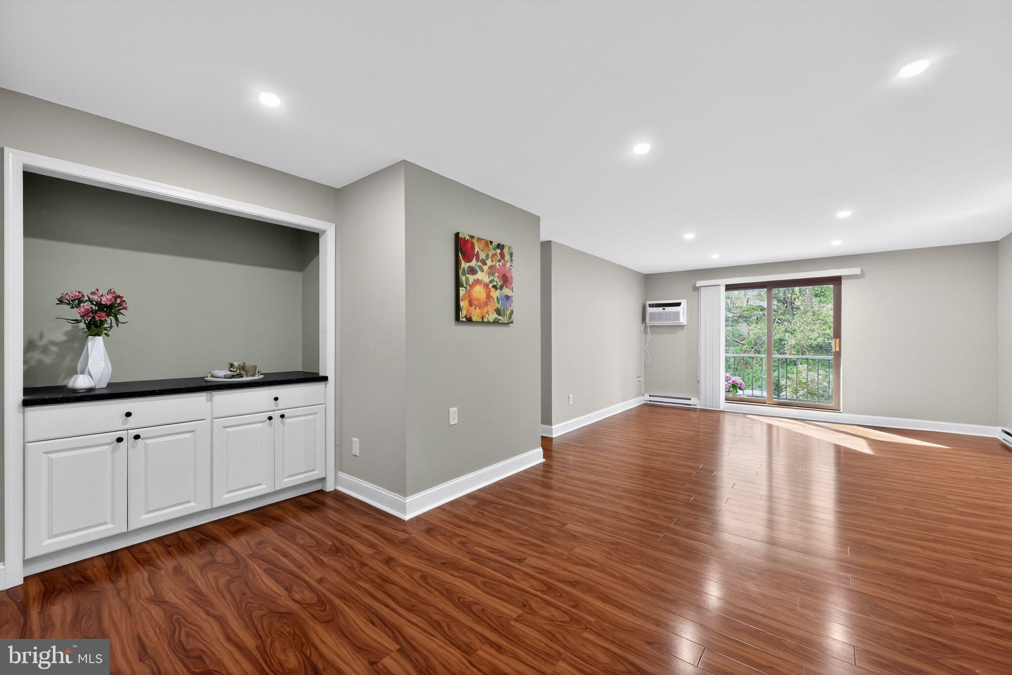 HAVERFORD HILL - Residential
