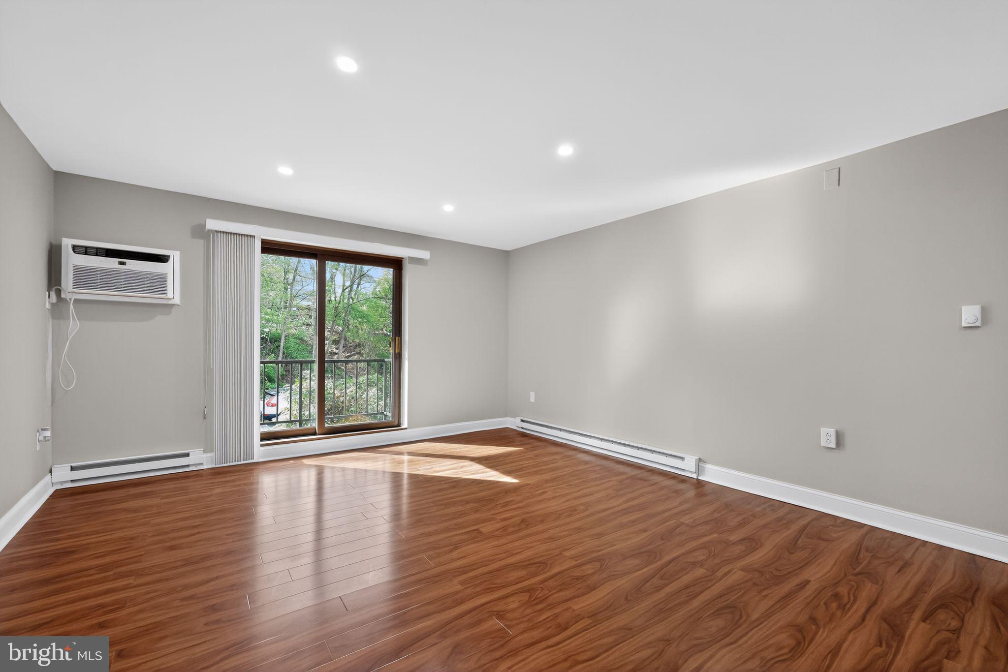 HAVERFORD HILL - Residential