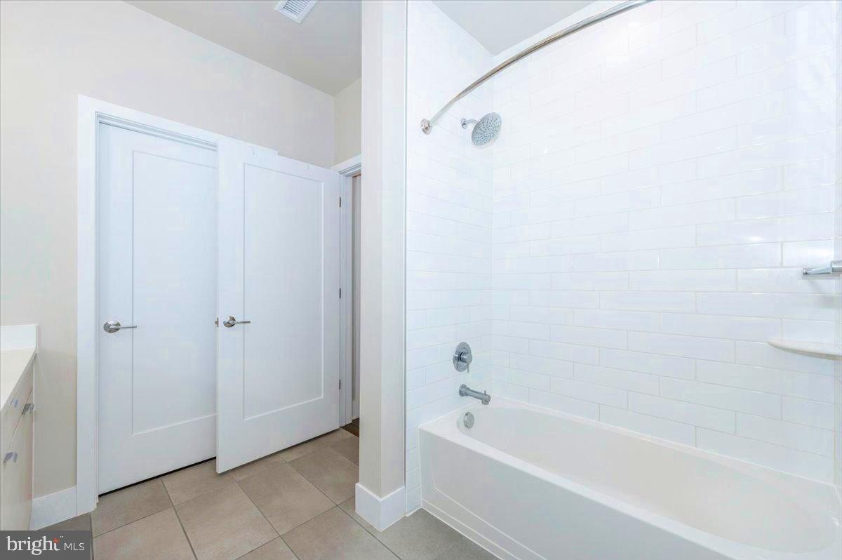 CROWN FARM - Residential