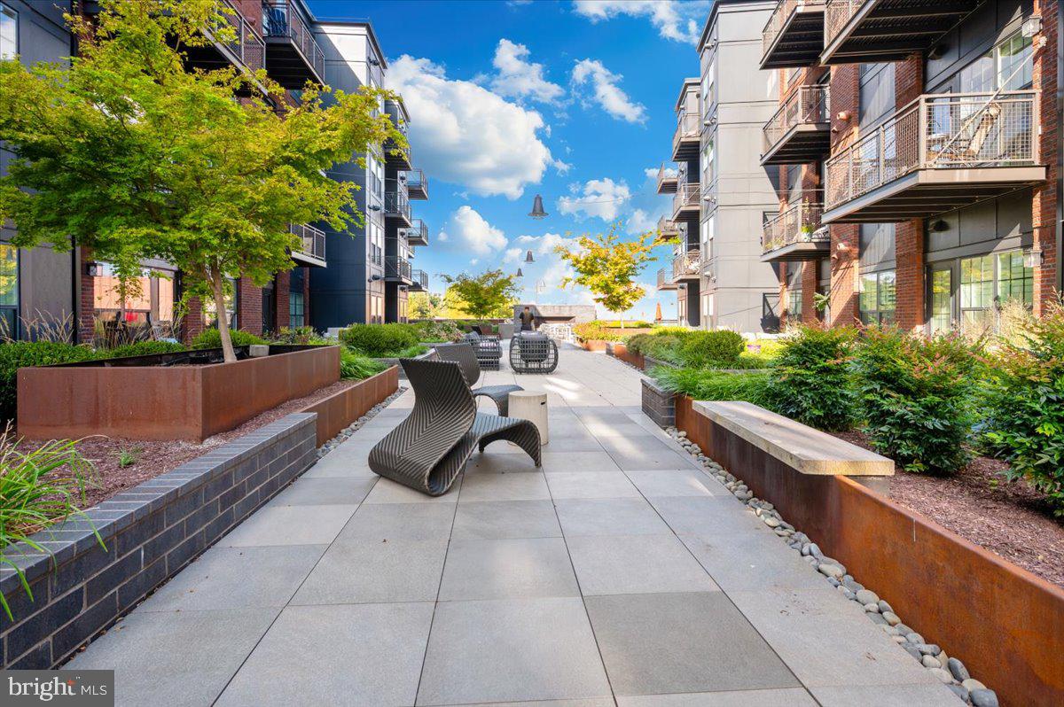 CROWN FARM - Residential