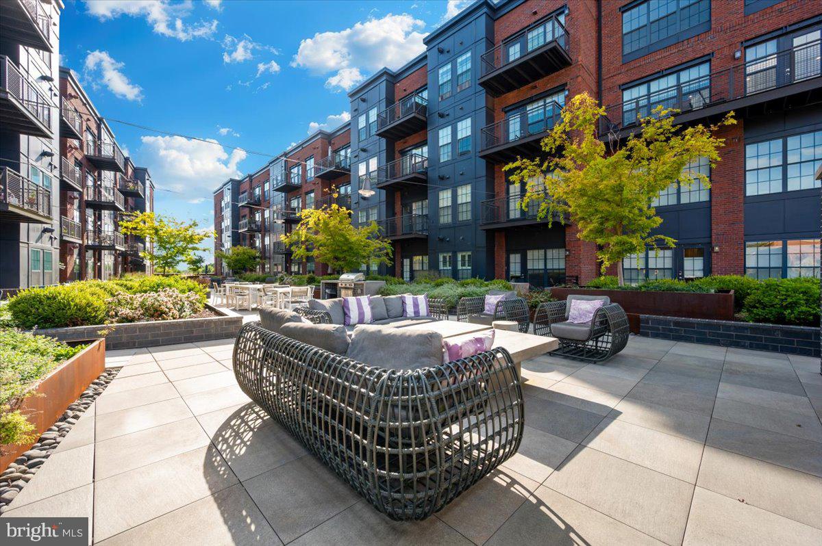 CROWN FARM - Residential