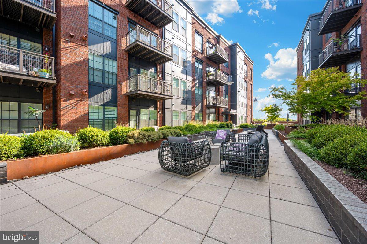 CROWN FARM - Residential