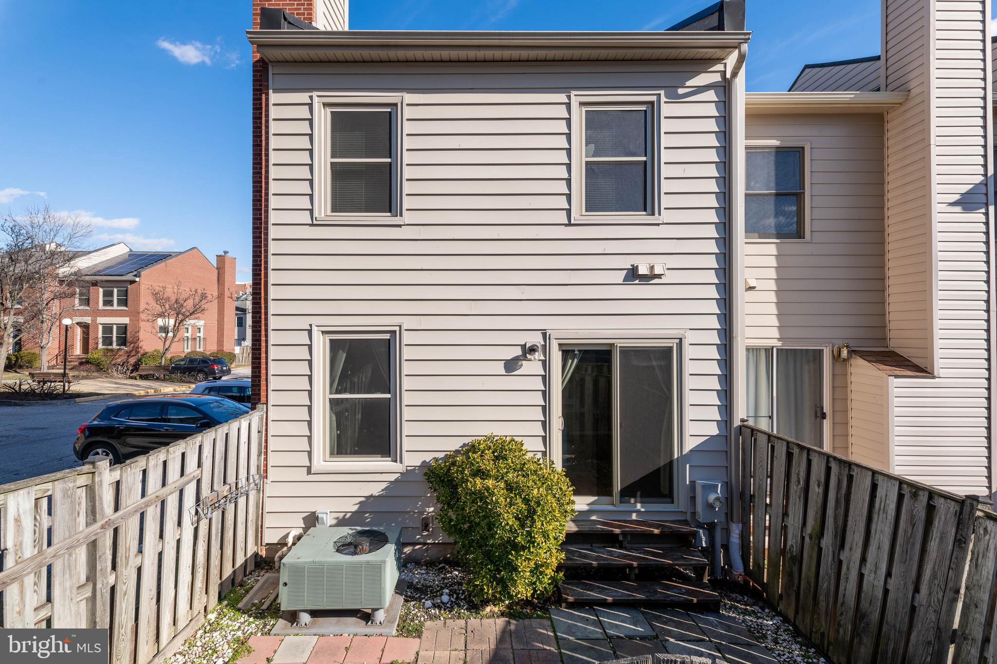 ROUNDHOUSE SQUARE - Residential