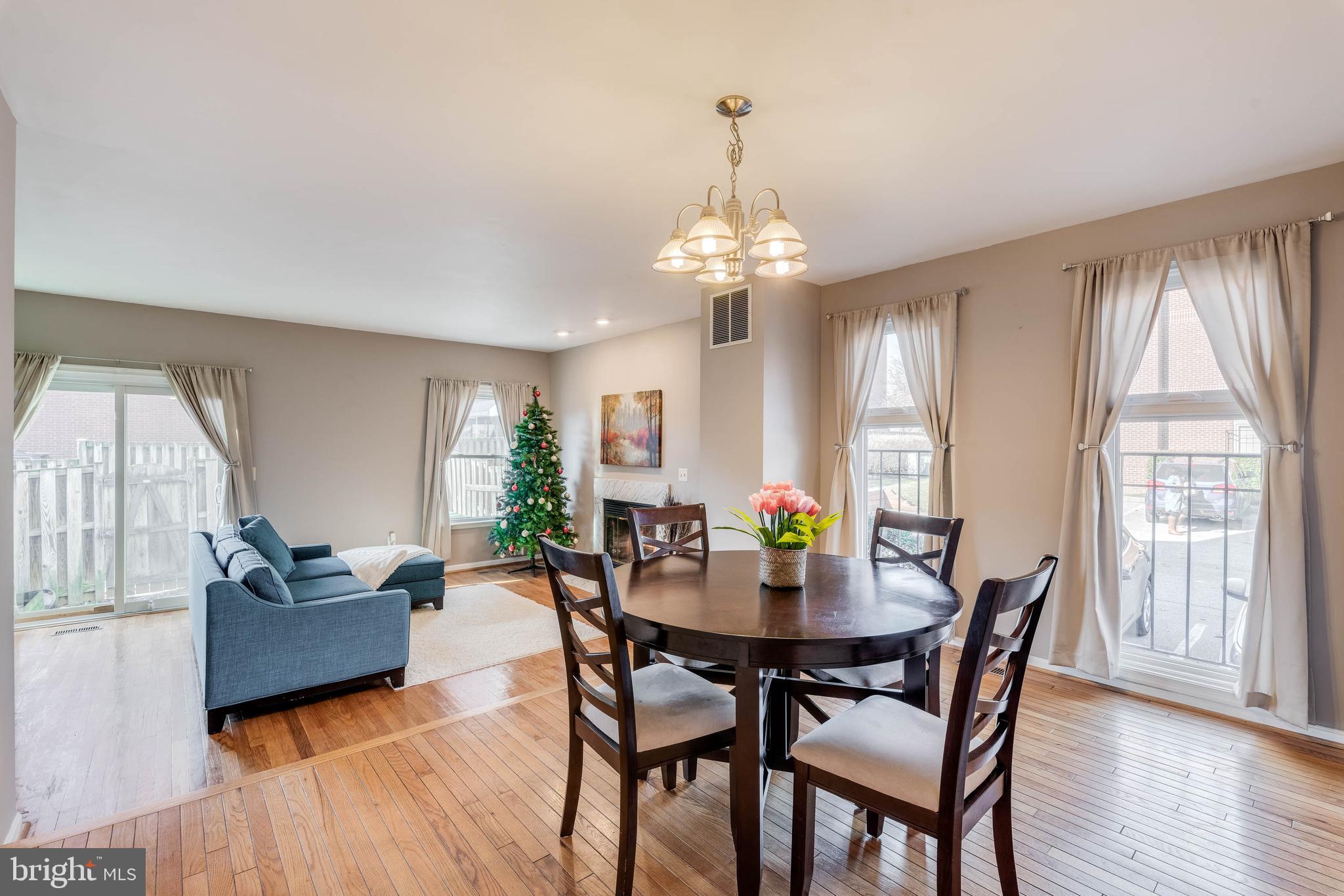 ROUNDHOUSE SQUARE - Residential