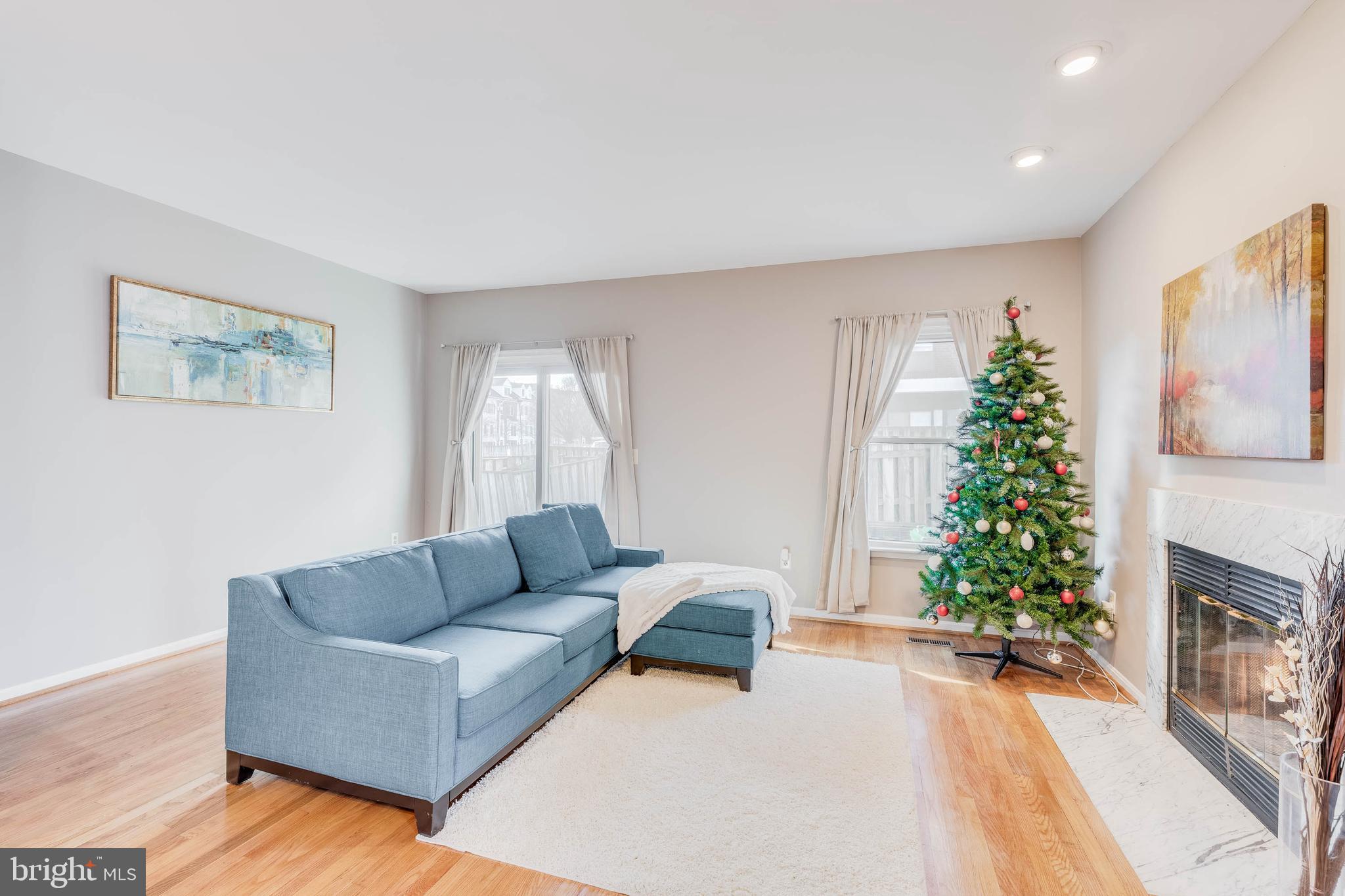 ROUNDHOUSE SQUARE - Residential