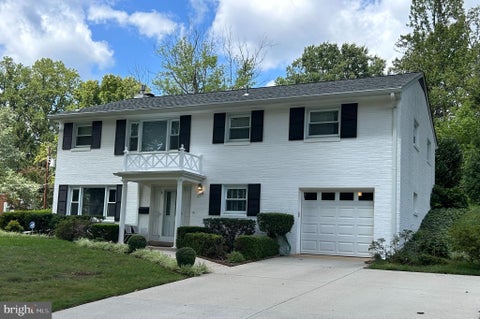 Photo of 7606 Long Pine Drive, SPRINGFIELD, VA 22151 (MLS # VAFX2334336)