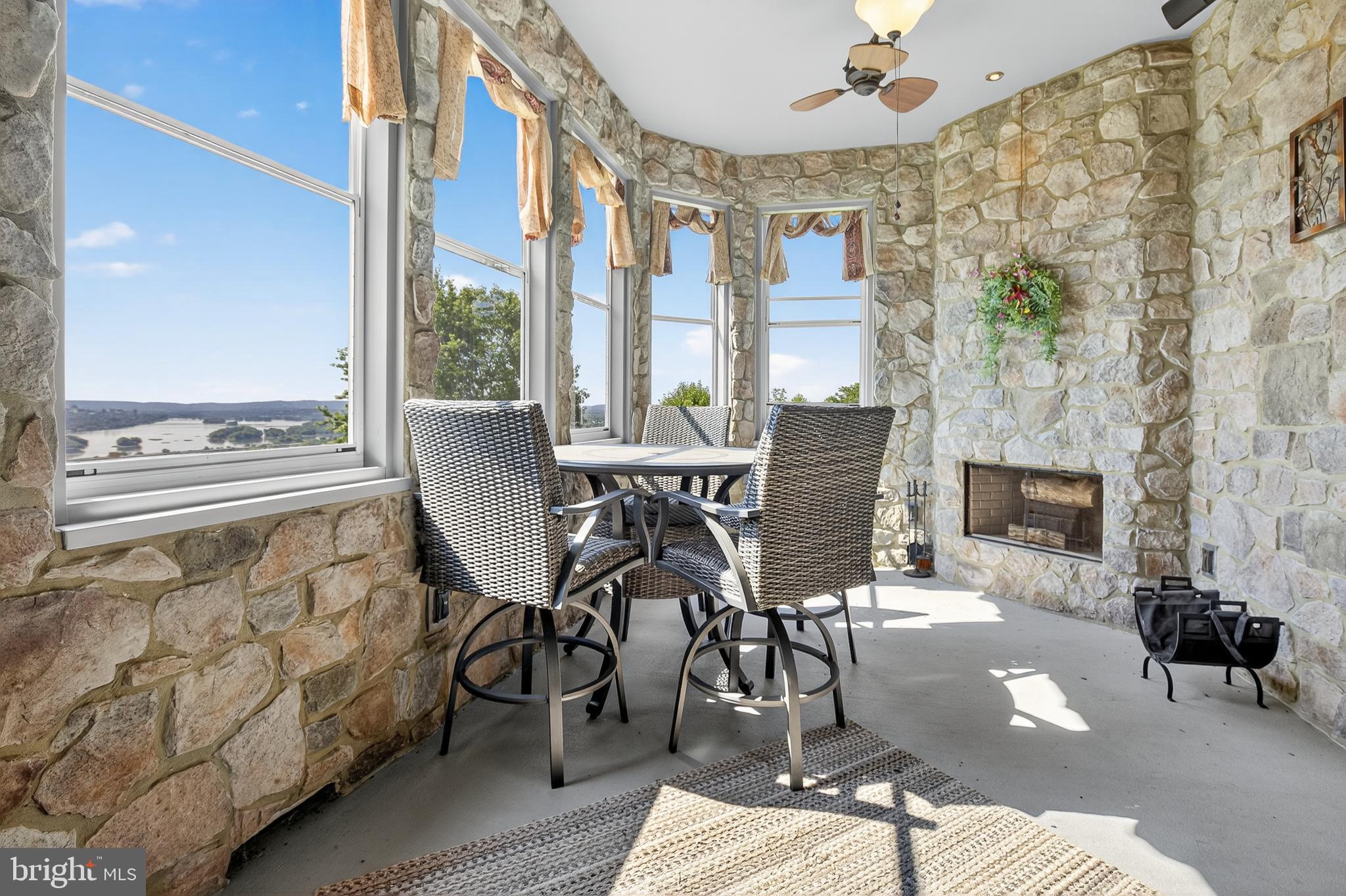 RIVER BEND - Residential