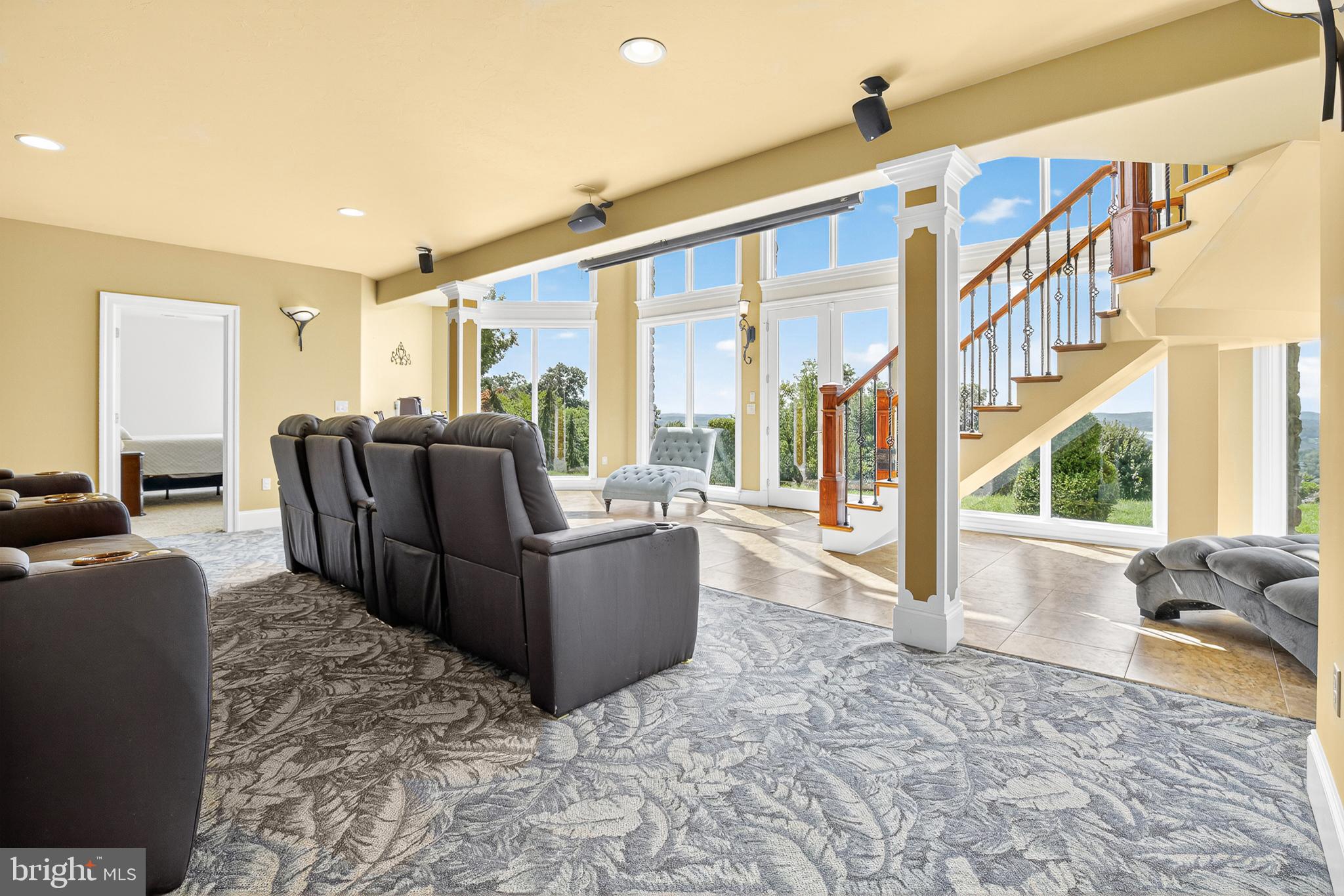 RIVER BEND - Residential