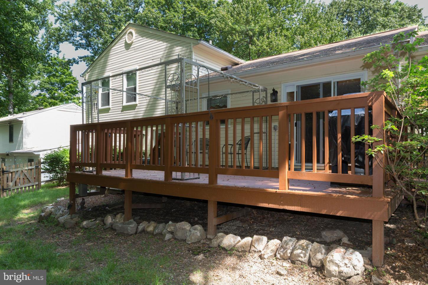 LAKE RIDGE/PROMONTRY OAK - Residential