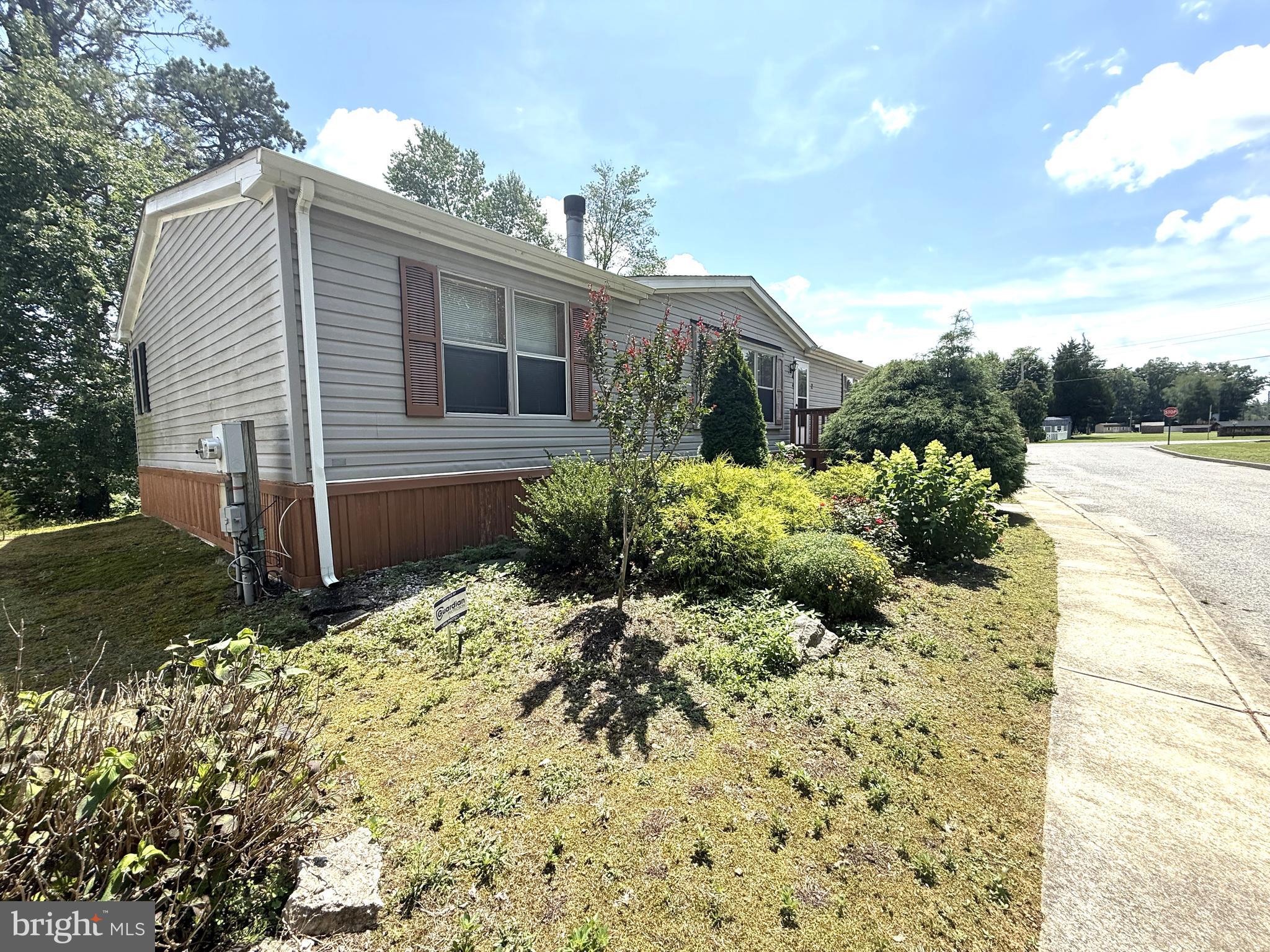 2 EISENHOWER BOULEVARD