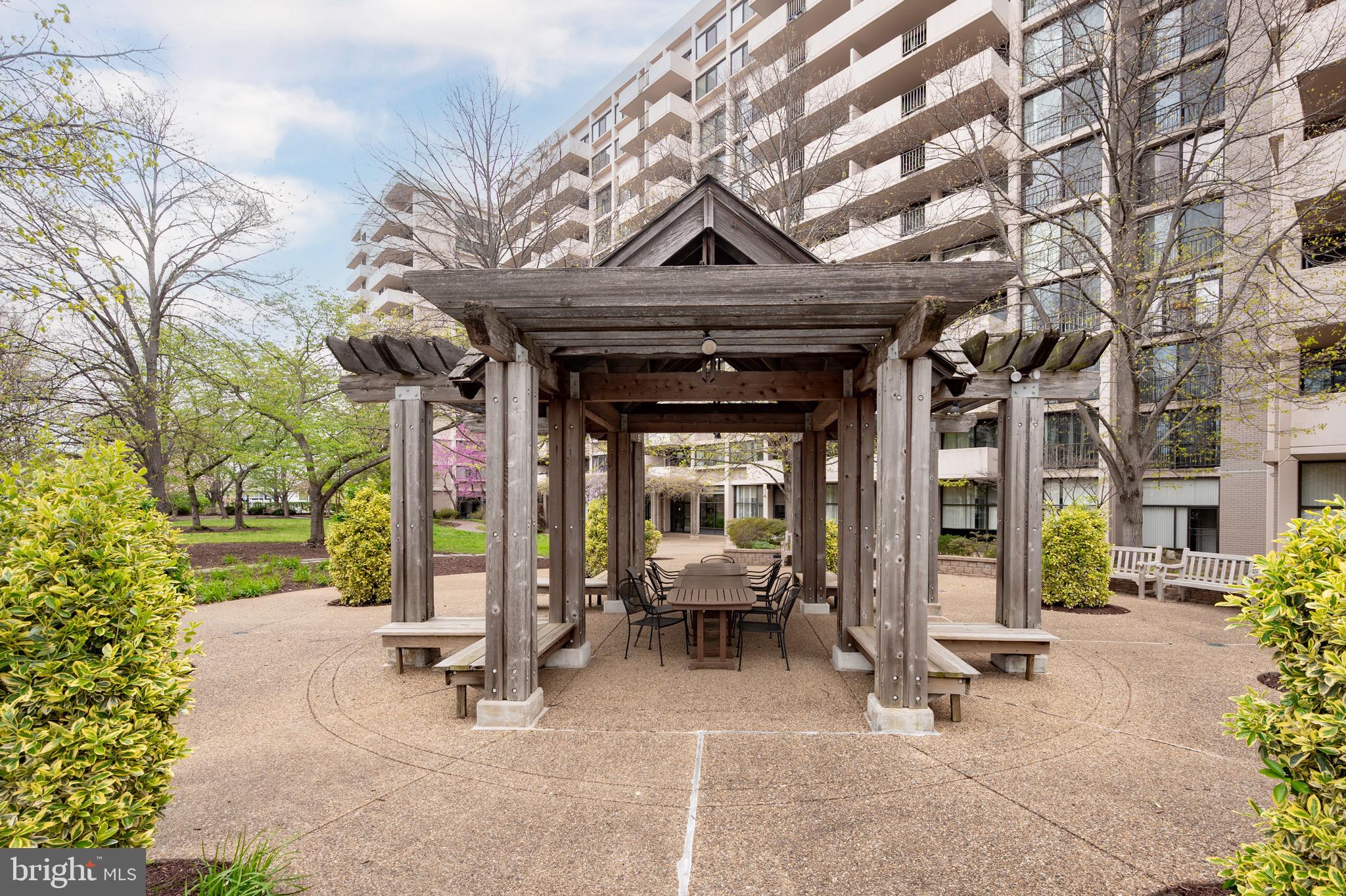 HYDE PARK - Residential