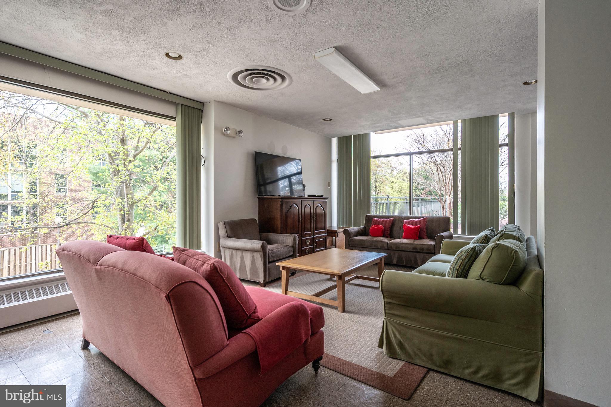 HYDE PARK - Residential