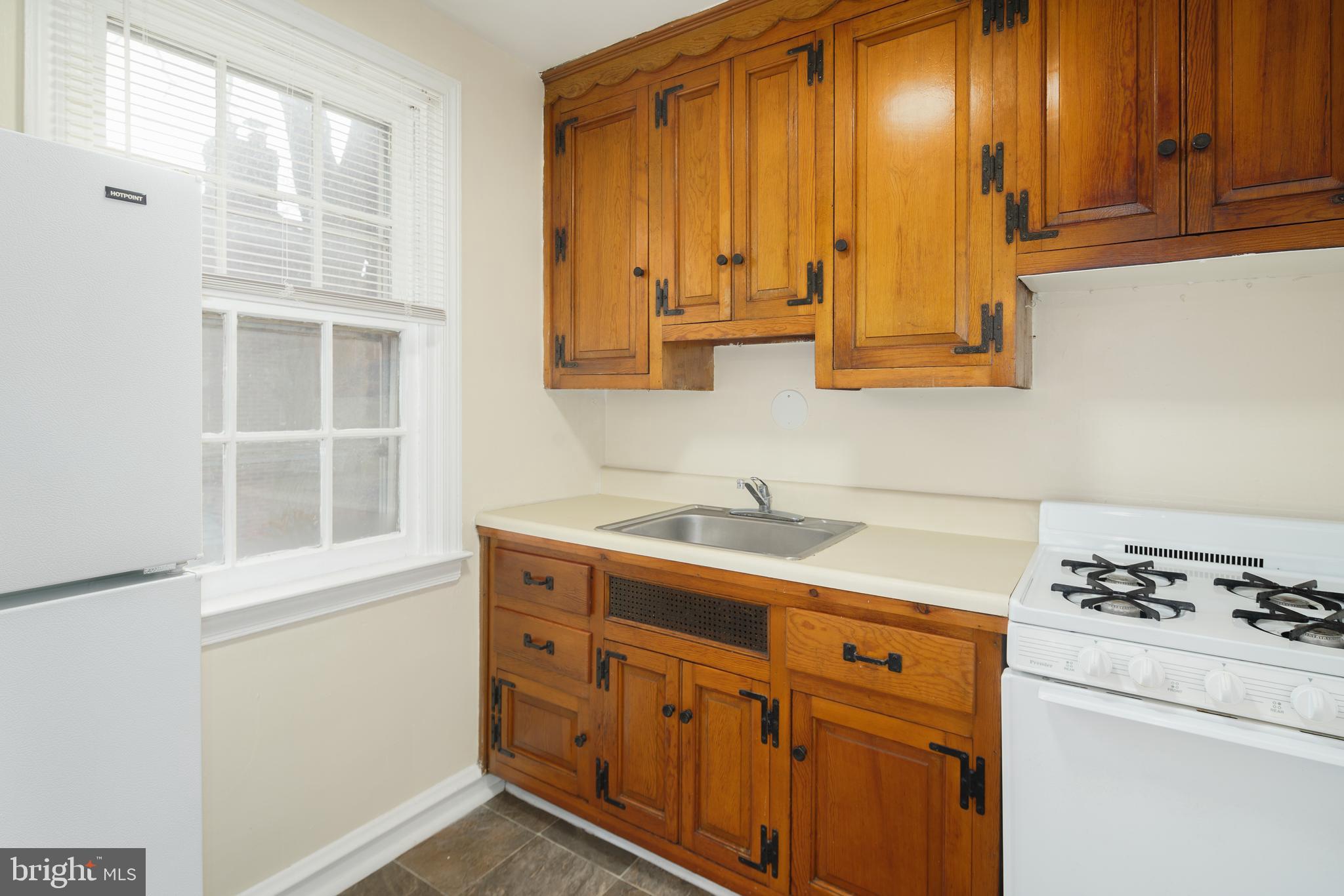 EAST FALLS - Residential Lease