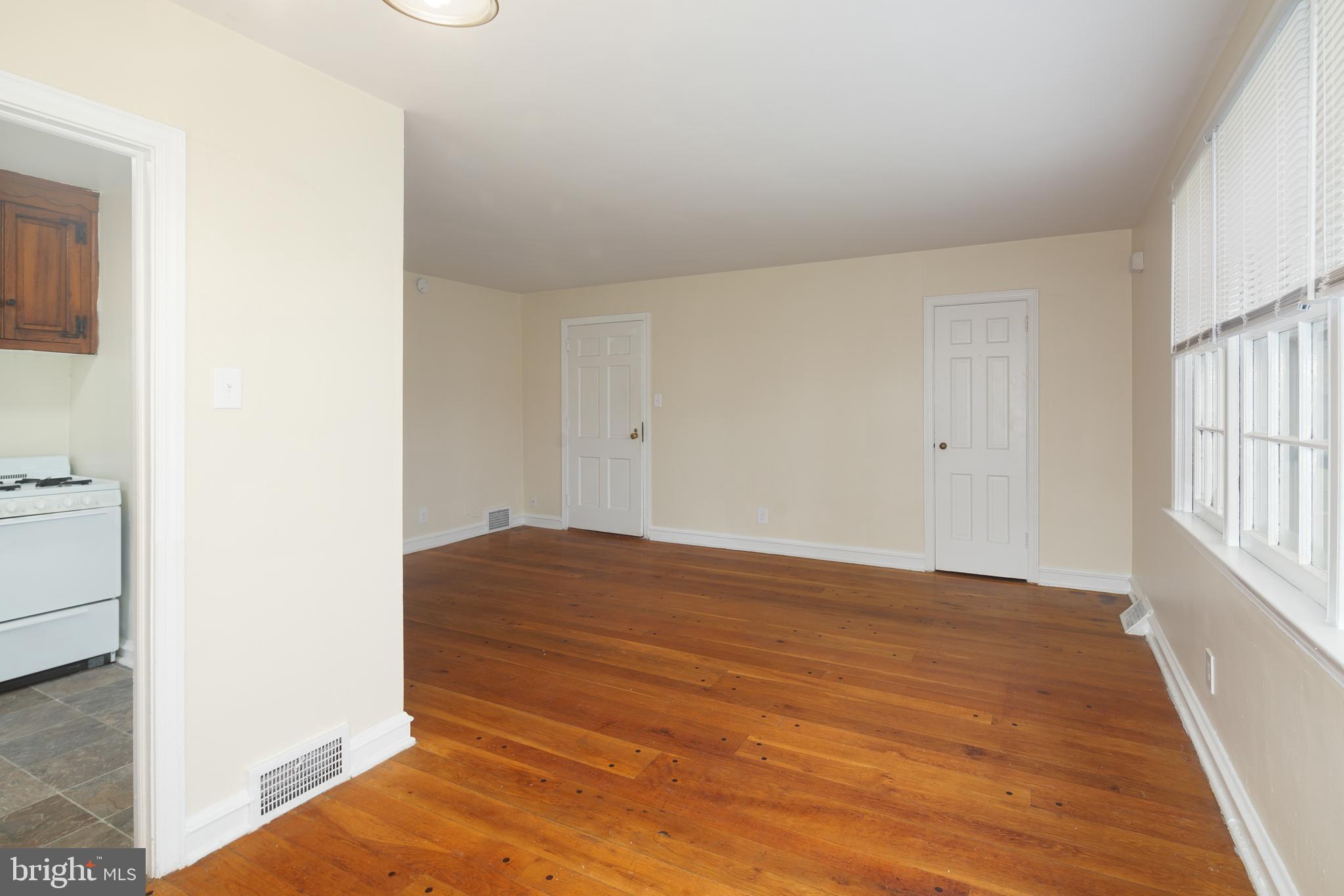 EAST FALLS - Residential Lease