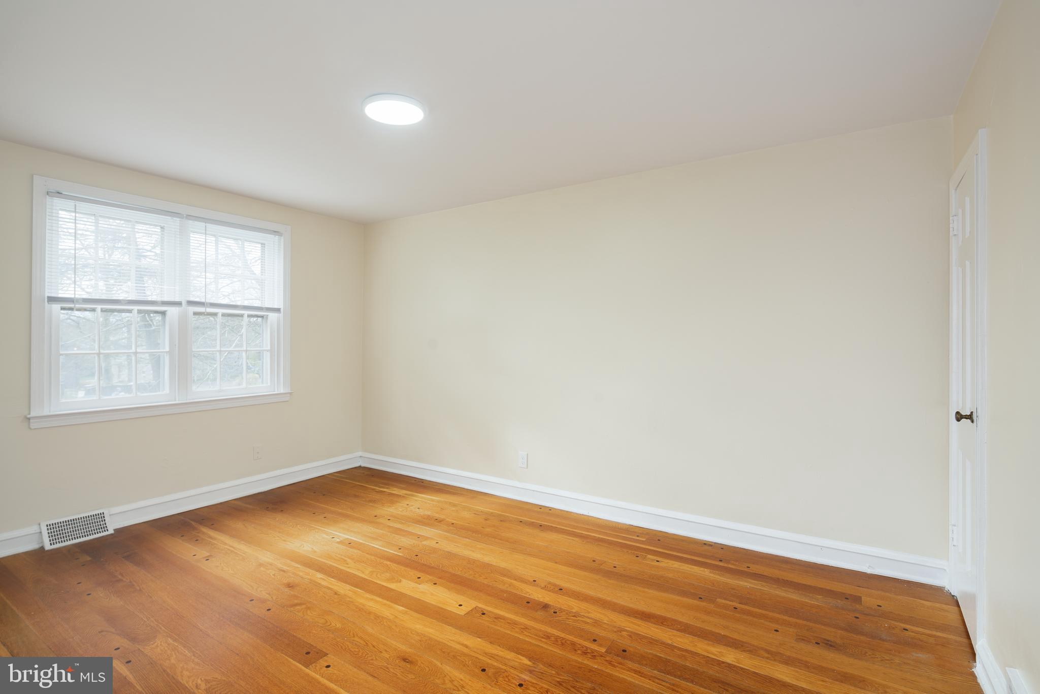 EAST FALLS - Residential Lease