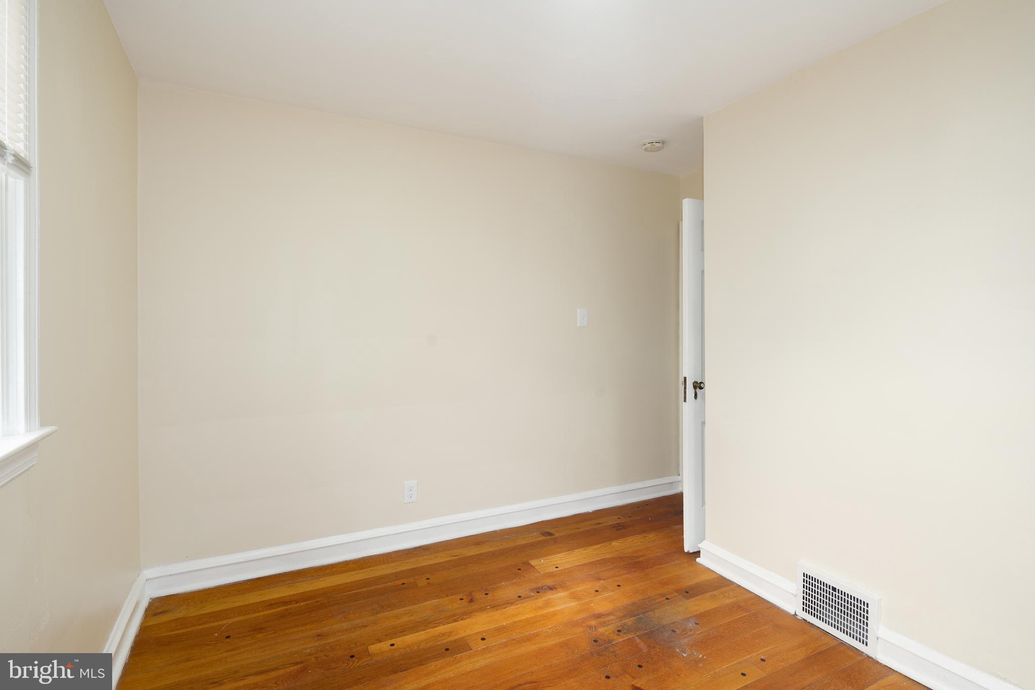 EAST FALLS - Residential Lease