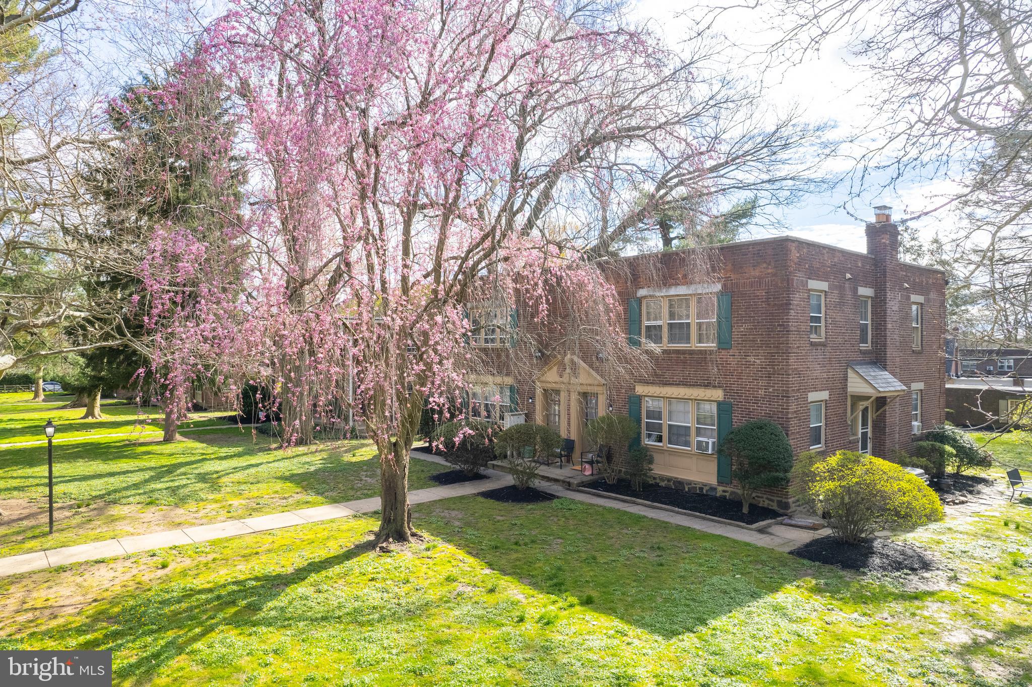 EAST FALLS - Residential Lease