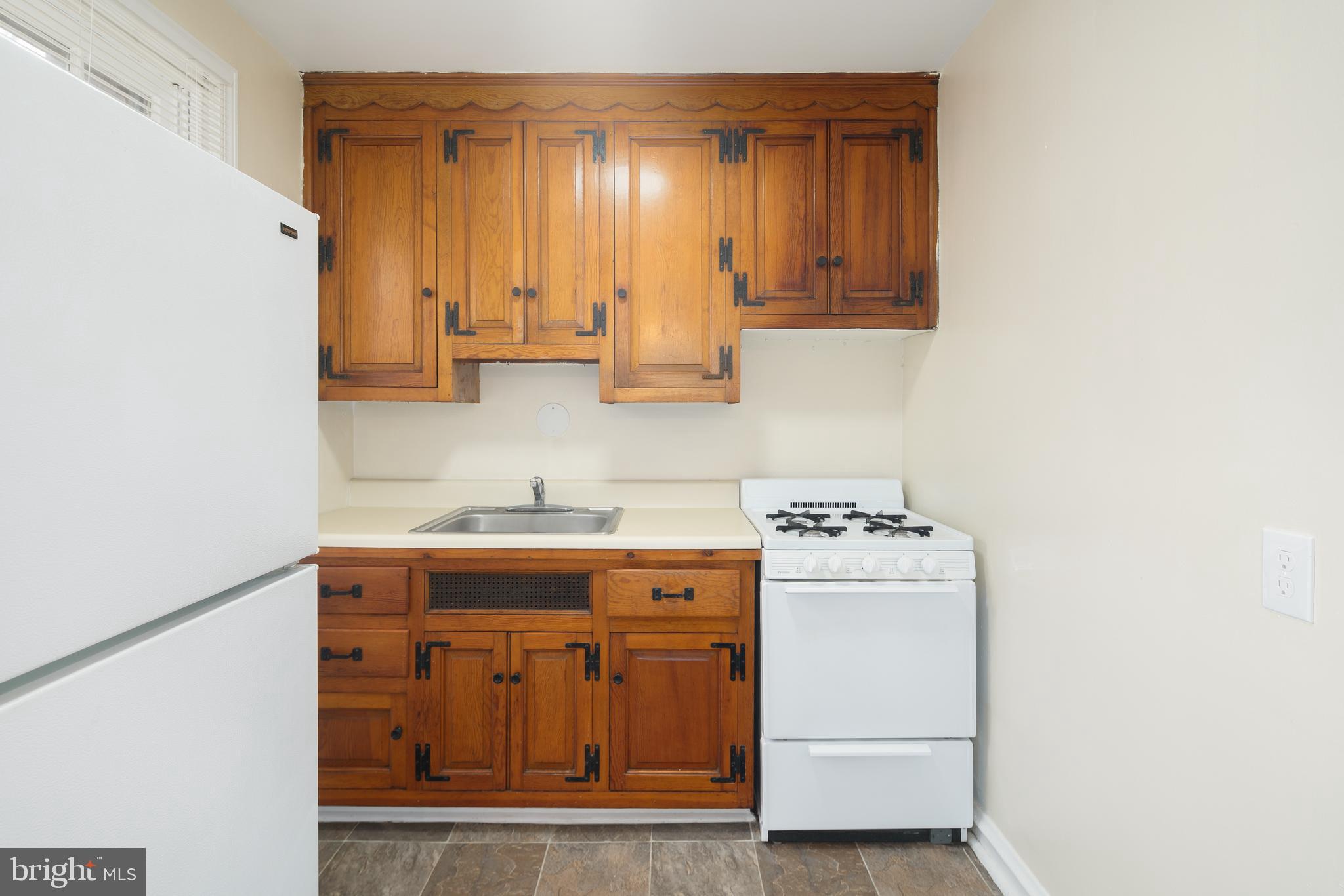 EAST FALLS - Residential Lease